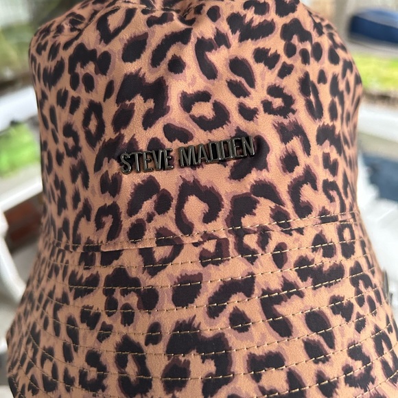 Steve Madden Leopard-Print Water Resistant Packable Bucket Hat - Picture 8 of 13